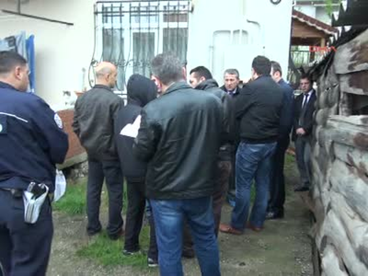 Kocaeli 11 Yaşındaki Çocuk Evde Boğazı Kesilerek Öldürüldü 11 Yaşındaki Çocuk Evde Boğazı Kesilerek...