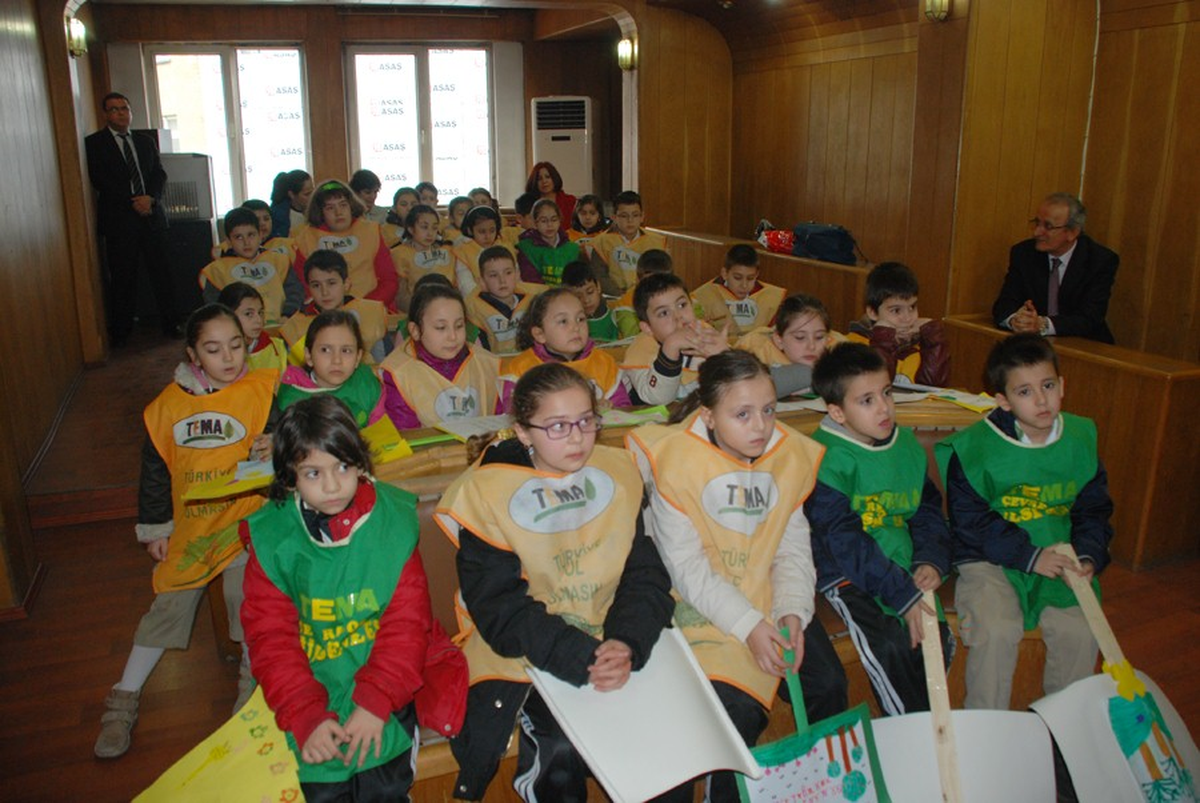 Kolej Öğrencileri Başkan Gülşen\'i Ziyaret Ettiler