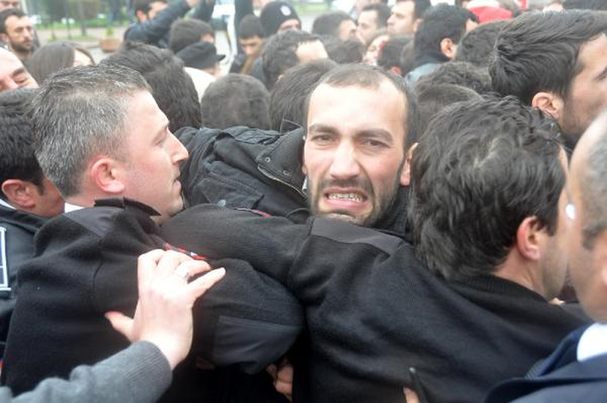 Ktü\'de Öğrenciler ve Özel Güvenlik Arasında Arbede