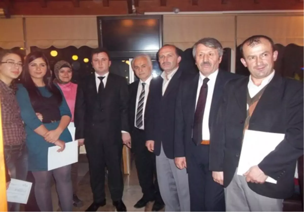 Kursiyerlerin Sertifika Heyecanı