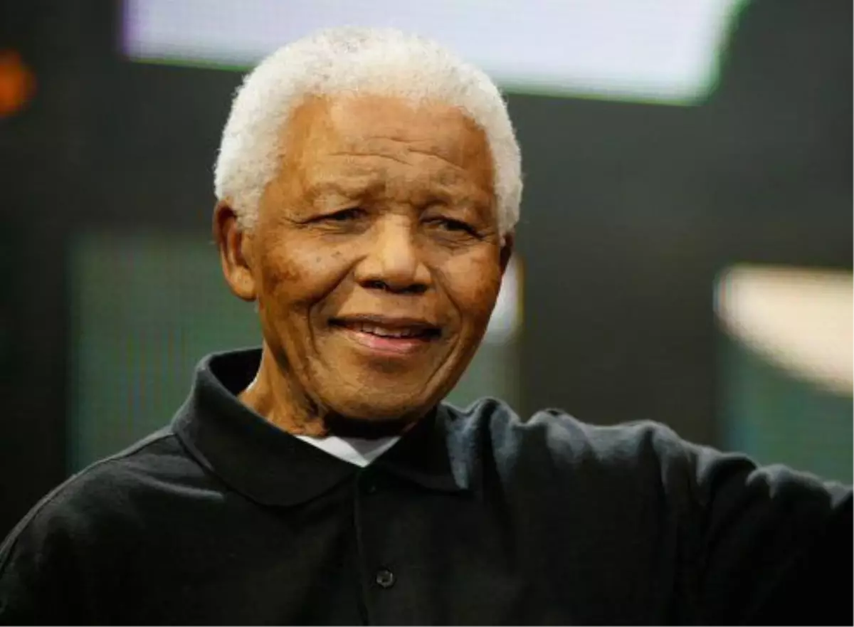 Mandela Hastaneye Kaldırıldı