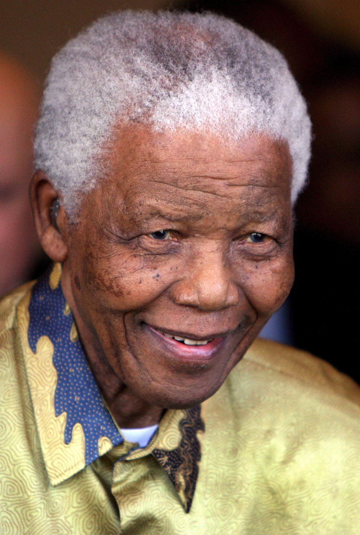 Nelson Mandela Hastaneye Kaldırıldı