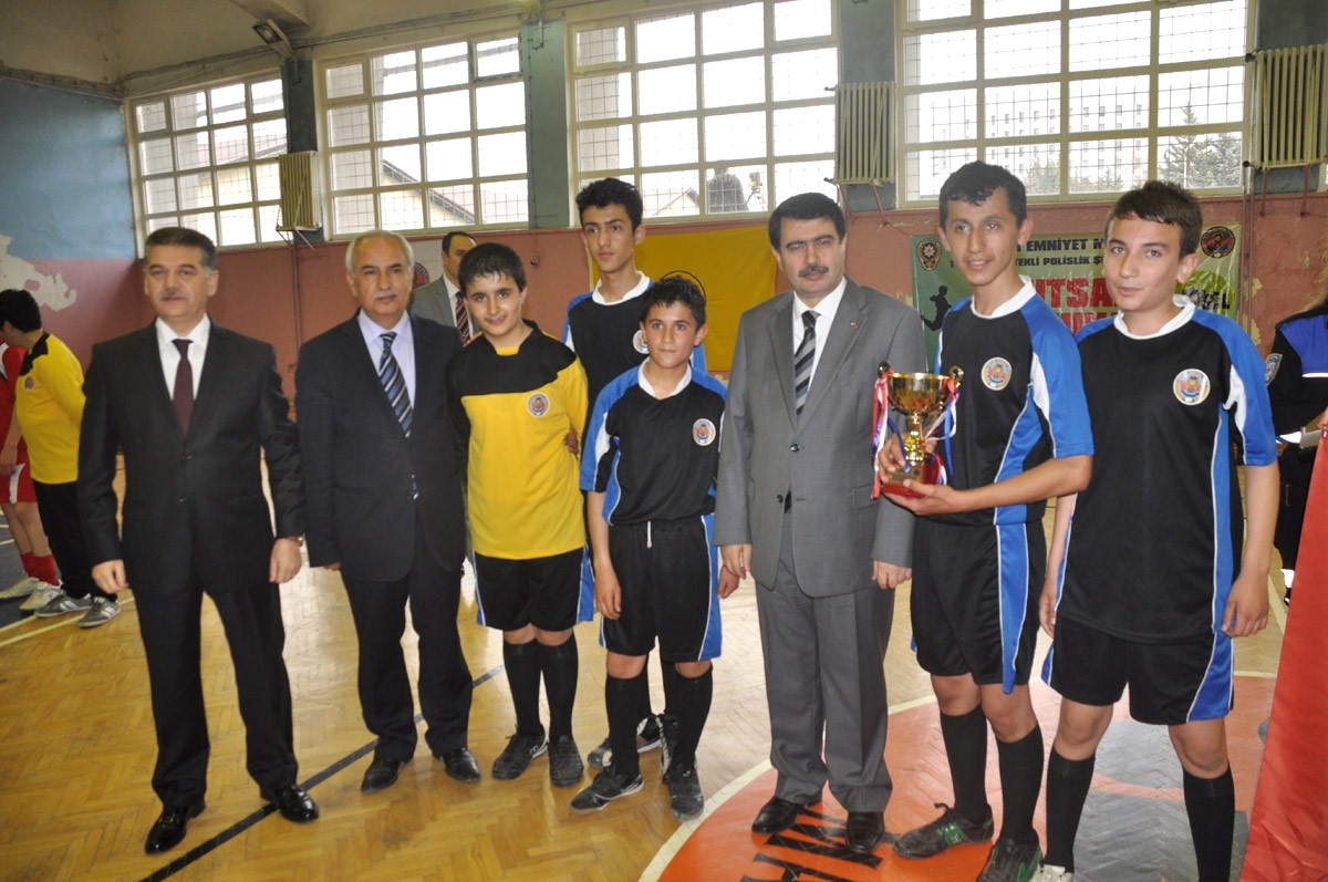 "Okyanusa Düşen Damlalar" Futsal Turnuvası Sona Erdi