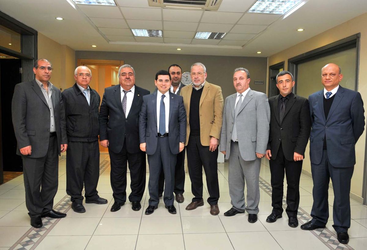 Otobüsçülerden Başkan Tütüncü\'ye Plaket