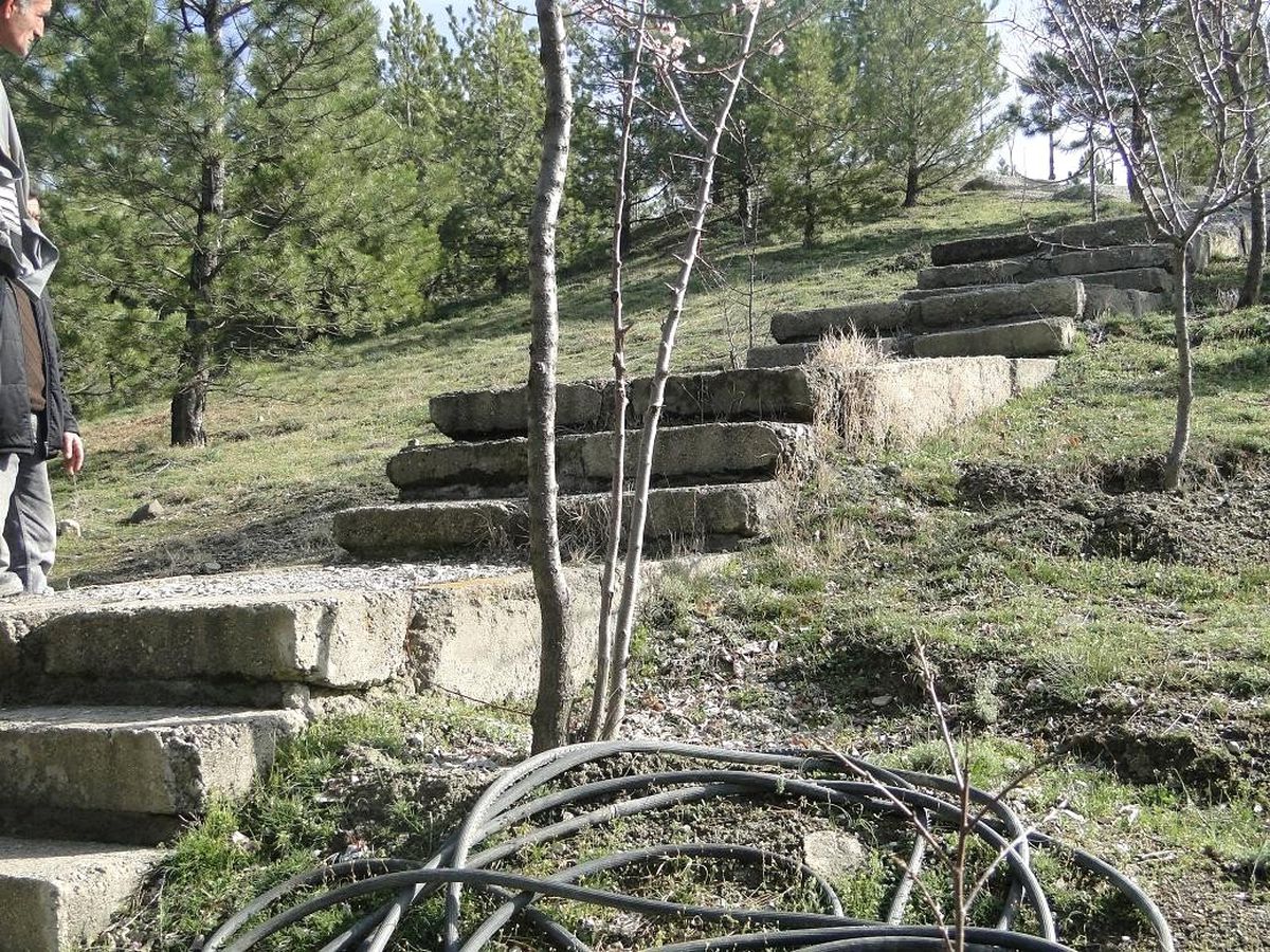 Sungurlu Belediyesi Şehitlik Merdivenini Yeniliyor