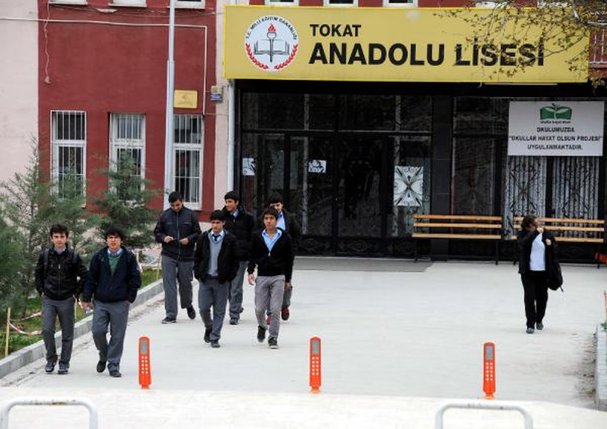 Tokat Anadolu Lisesi Üniformaya Geri Döndü