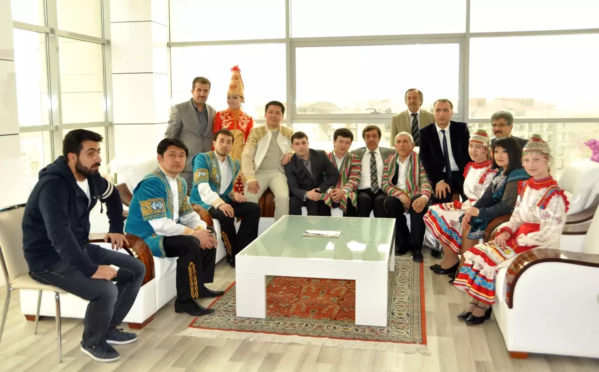 Türki Cumhuriyetlerindeki Sanatçılardan Etso\'ya Ziyaret