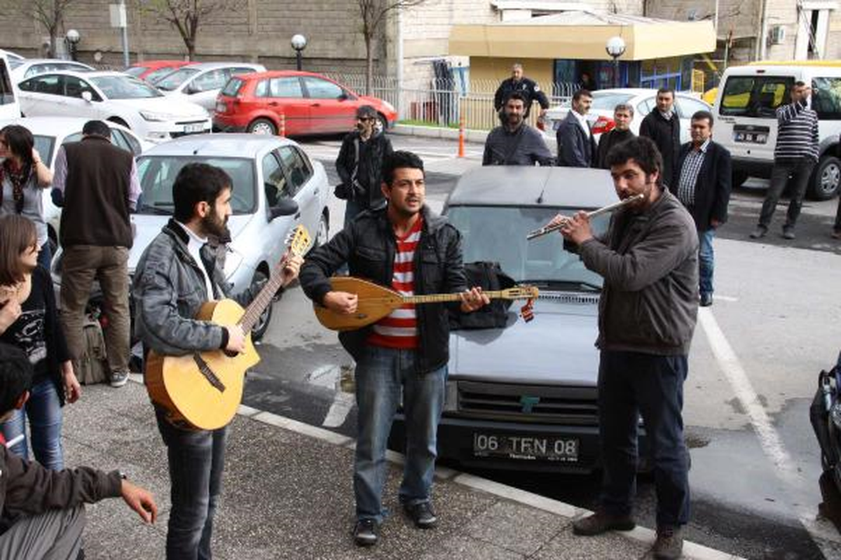 Tutuklu Öğrencilere Sazlı Sözlü Destek