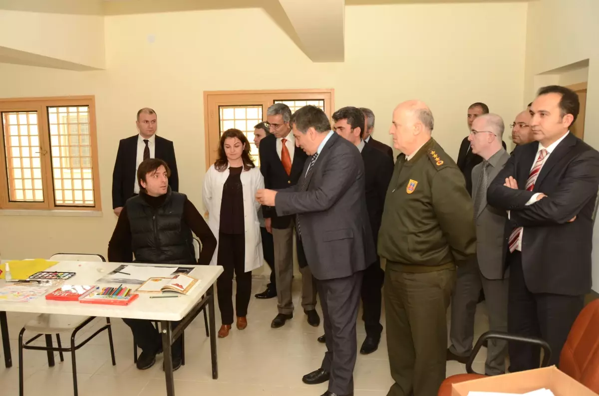 Vali İzzettin Küçük T Tipi Ceza İnfaz Kurumunu Ziyaret Etti