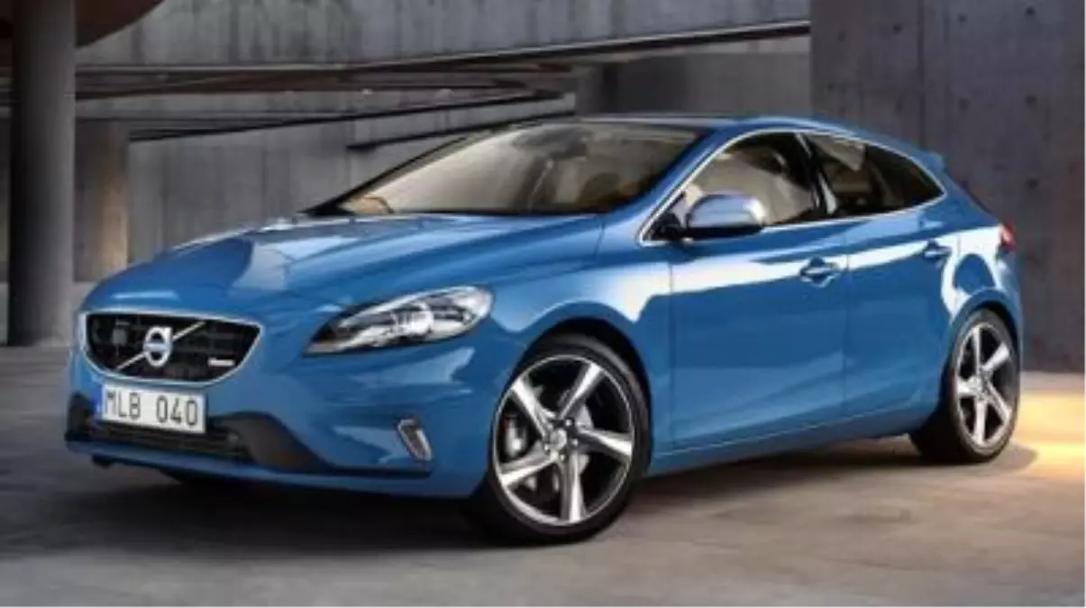 Volvo V40 1.6 Dizel Otomatik Yolda!