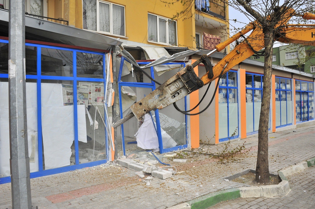 Yıldırım\'da Kaçak Yapılar Yıkılıyor