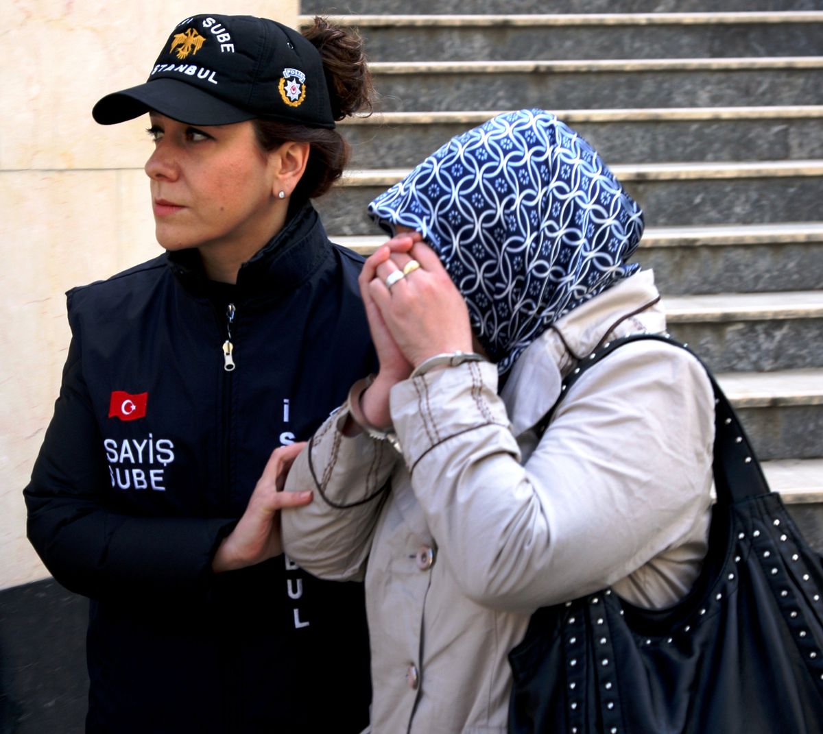 3 Çocuk Annesi Kadın Tacizcisini Öldürdü