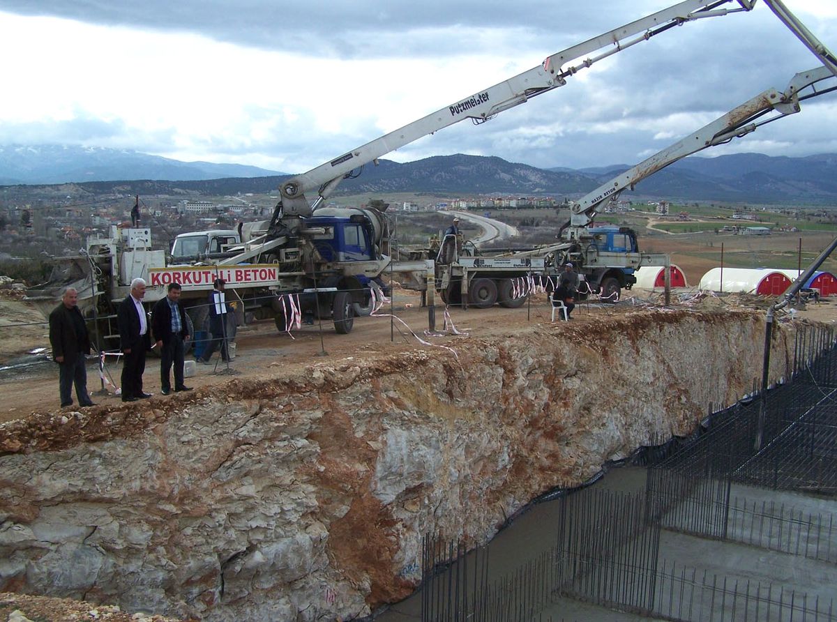300 Kişilik Üniversite Yurt Binasının Temeli Atıldı