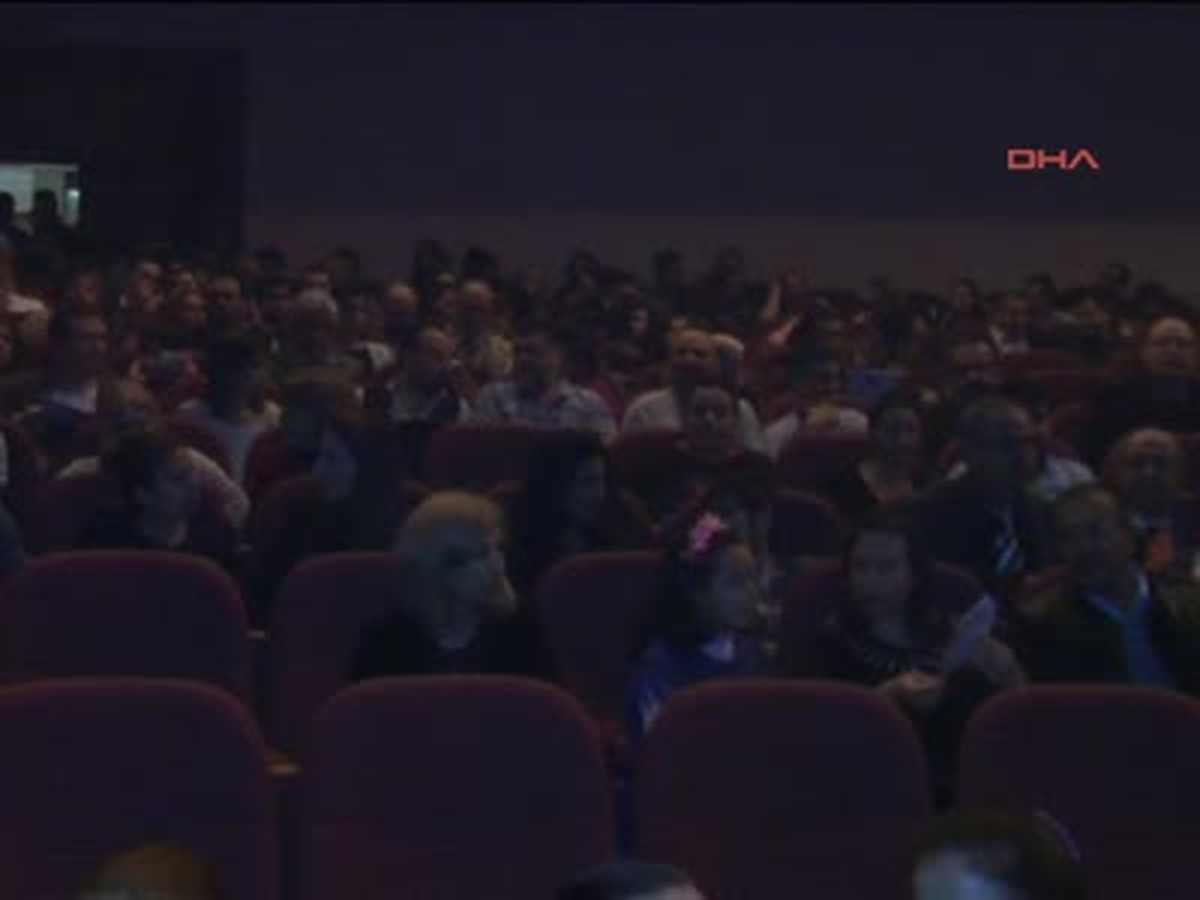 Adana\'da Bollywood Gösterisi