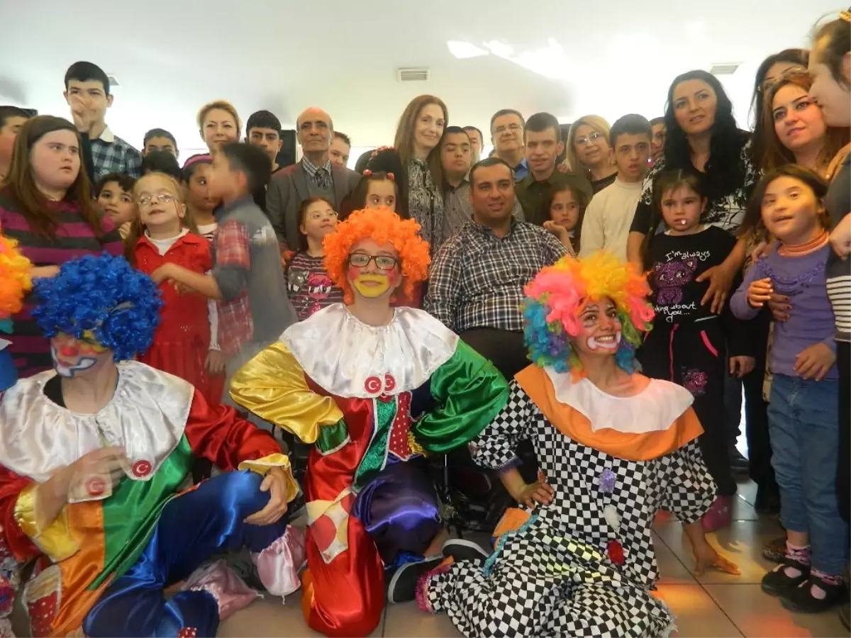 AK Parti Yöneticileri Down Sendromlularla