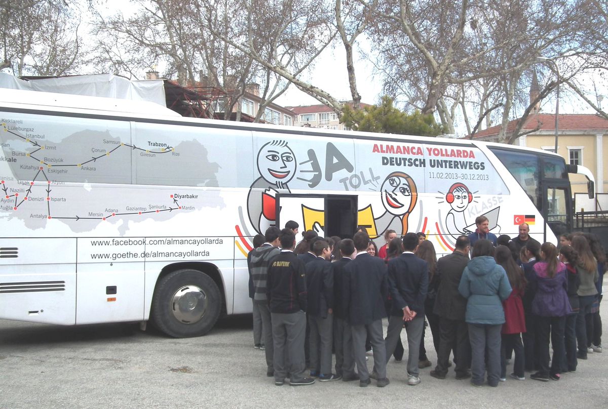 "Almanca Yollarda" Otobüsü, Kütahya Lisesi\'nde