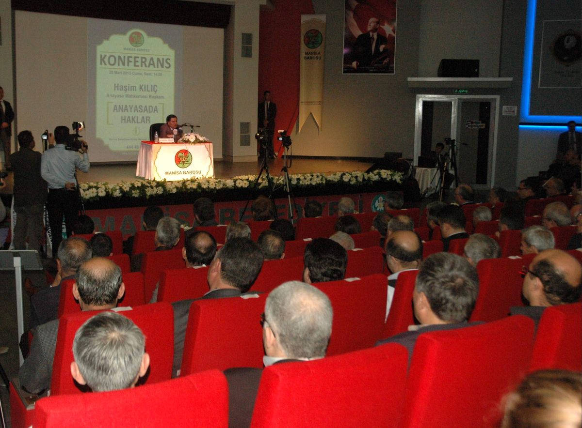 Anayasa Mahkemesi Başkanı Kılıç Manisa'da Konferans Verdi (2)