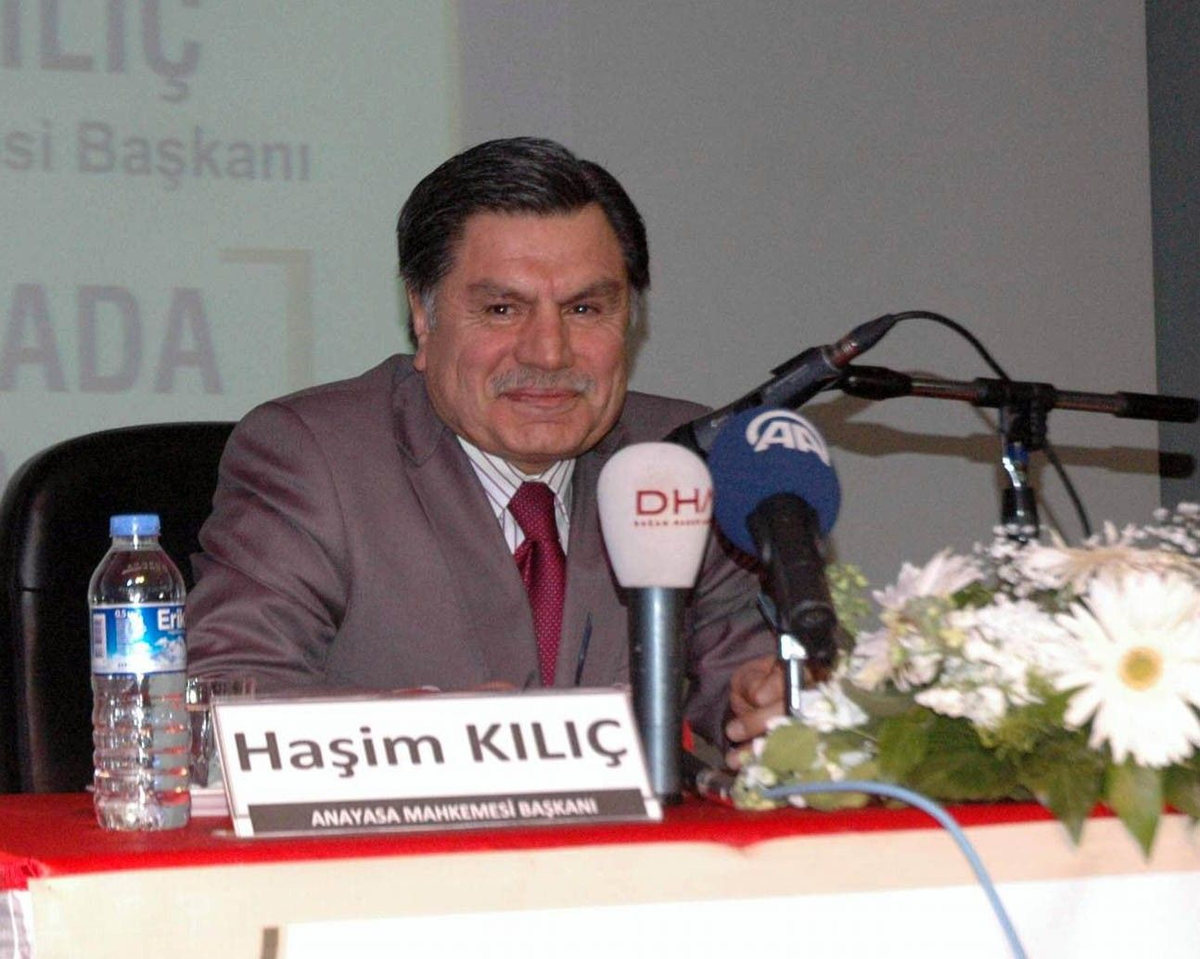 Anayasa Mahkemesi Başkanı Kılıç." Yama Dikiş Tutmuyor, ya Bunu Adam Gibi Yapacağız, Gelecek...