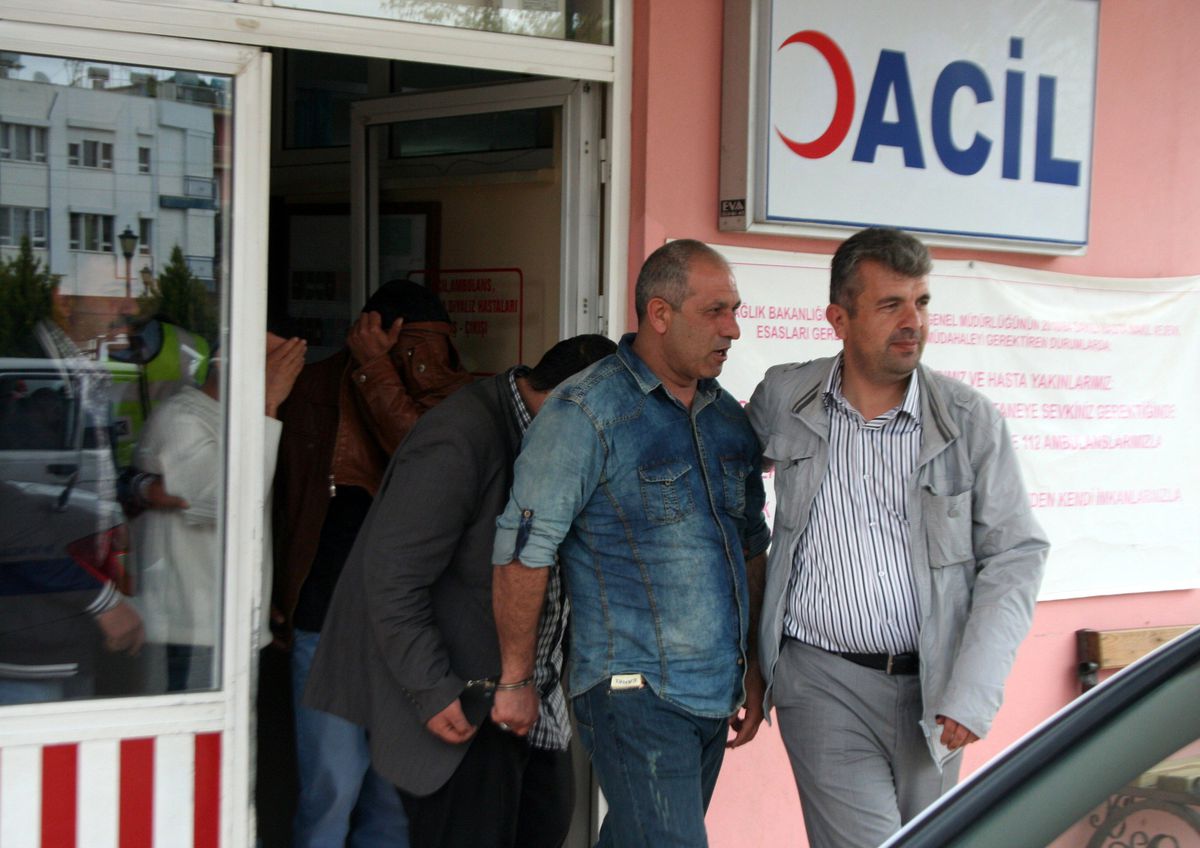 Antalya\'da Uyuşturucu Operasyonunda 4 Gözaltı