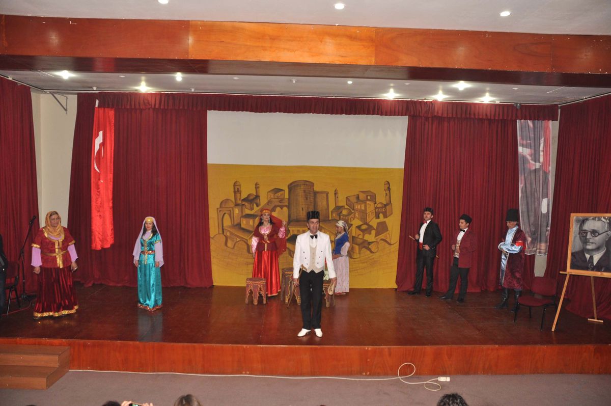 Arşın Mal Alan Kuşadası\'nda Sahnelendi