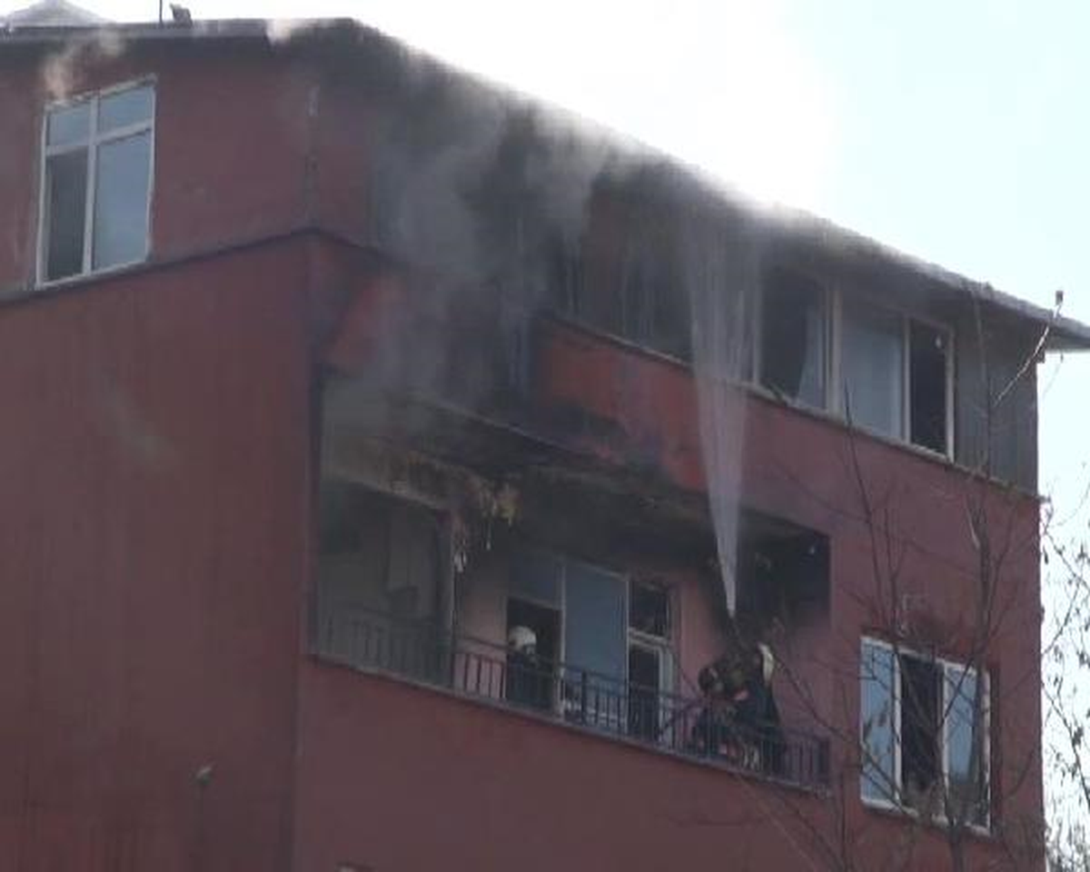 Ataşehir\'de Yangın : 2 Yaralı
