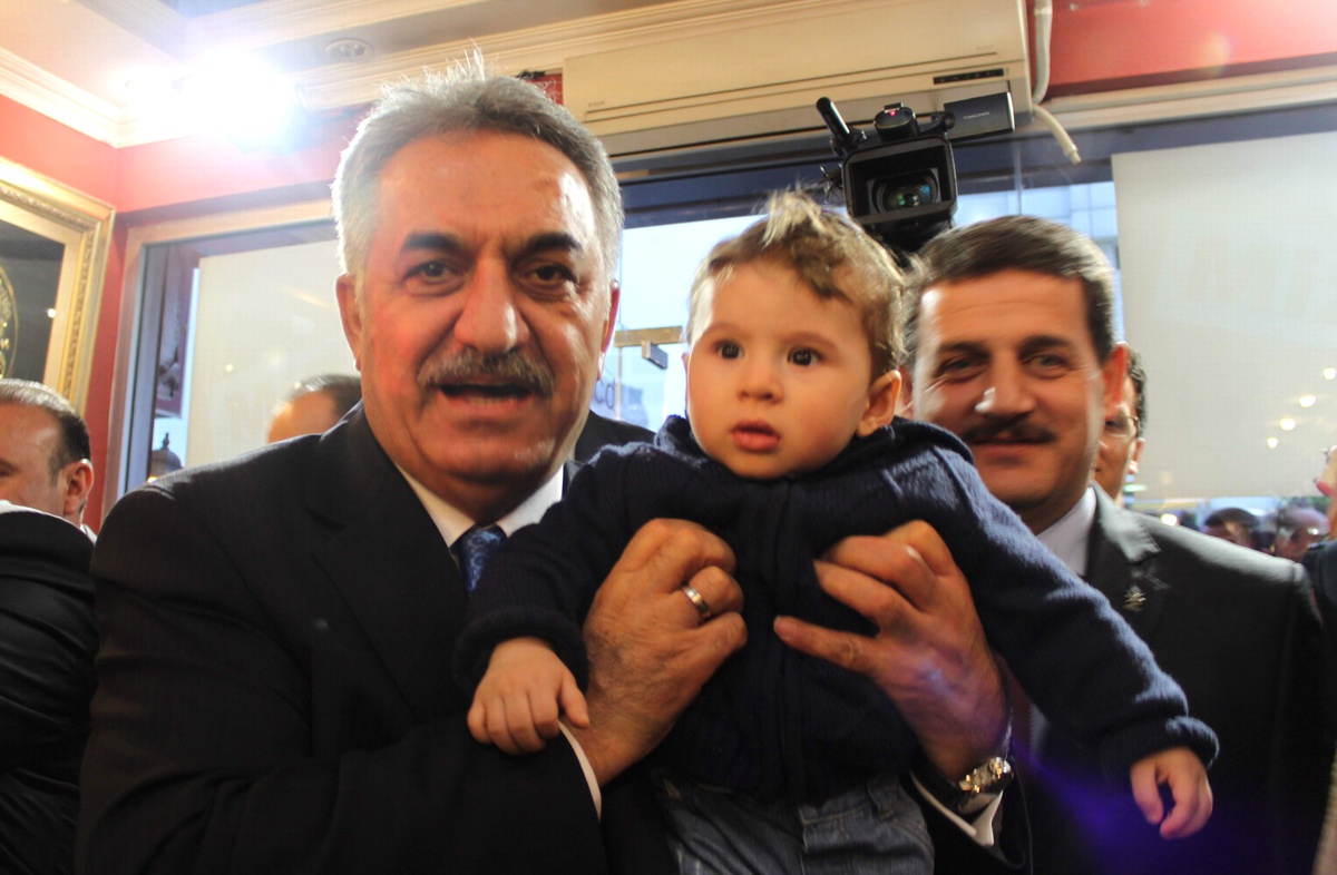 Bakan Yazıcı\'nın Esnaf Ziyaretleri Renkli Görüntülere Sahne Oldu