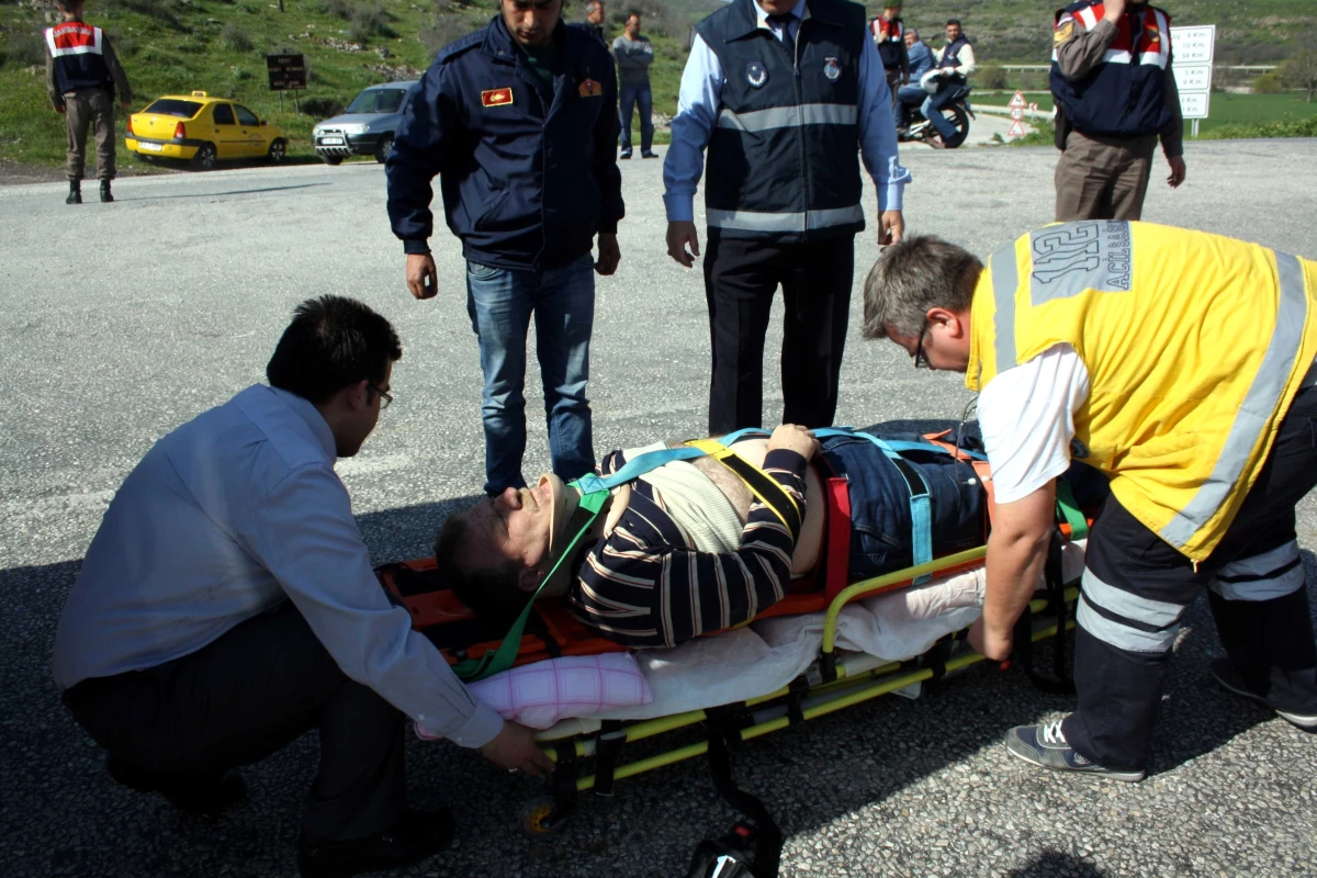 Balıkesir\'de Trafik Kazası: 2 Yaralı
