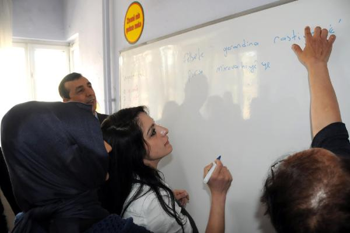 Belediyeden Sembolik Kürtçe Ders