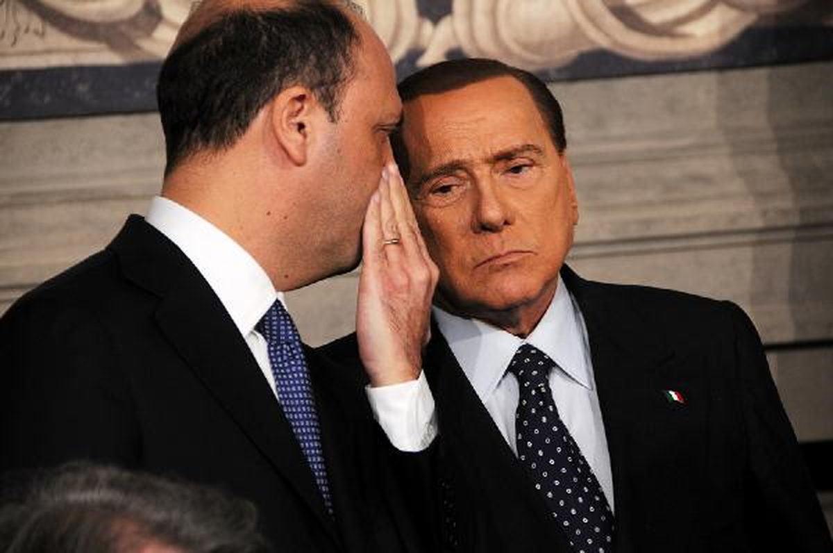 Berlusconi, Ülkesinin Kurtuluşu İçin Geniş Tabanlı Bir Koalisyon Önerdi
