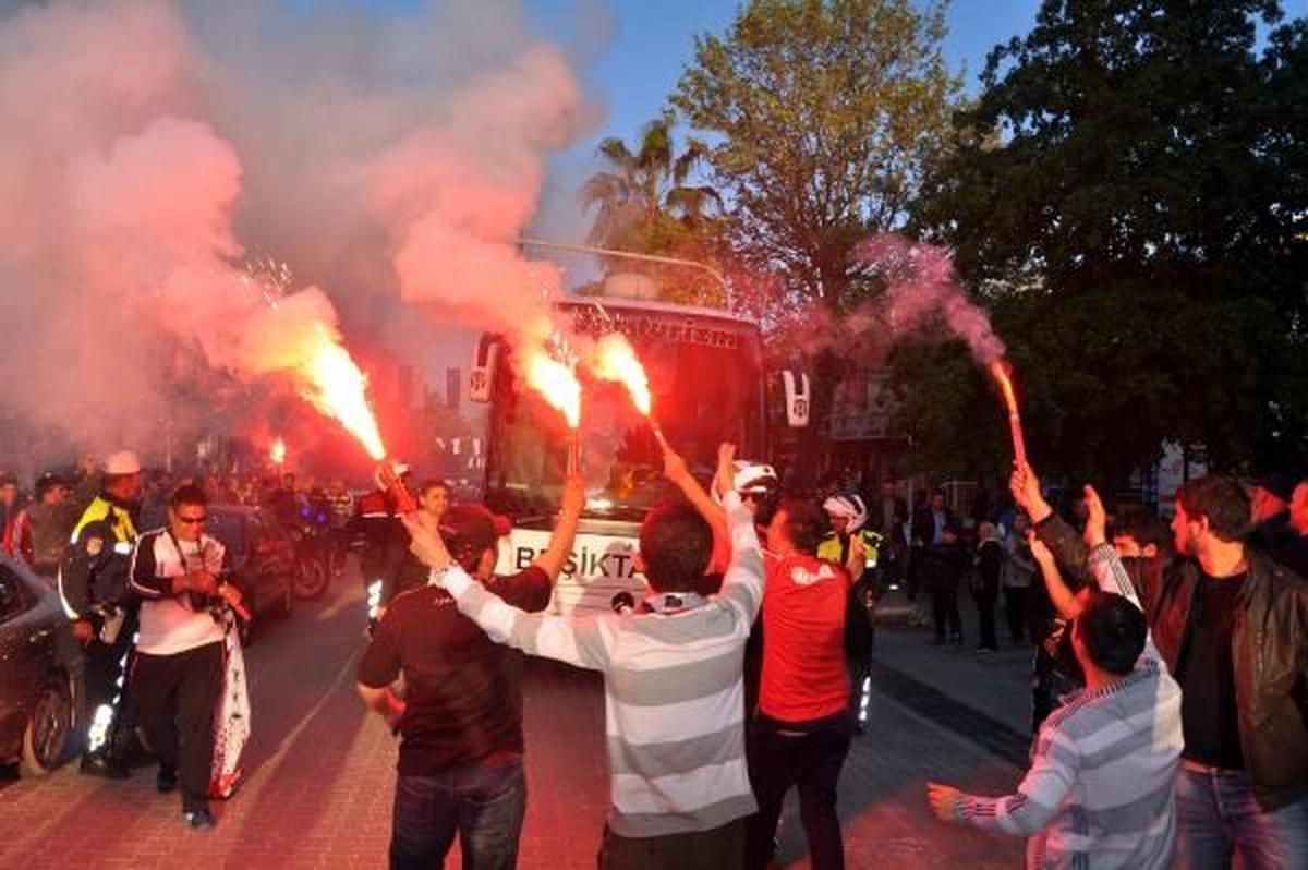 Beşiktaş, Fethiye\'de Coşkuyla Karşılandı