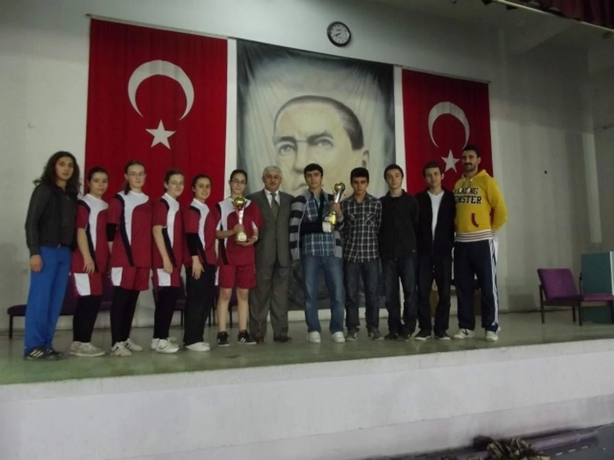Bozüyük Anadolu Öğretmen Lisesi Badmintonda İl Şampiyonu Oldu