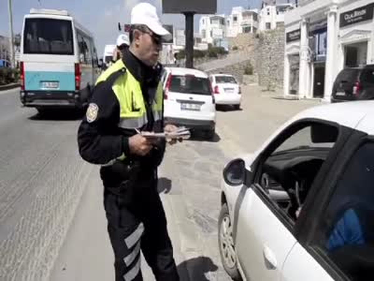Bu Kez Polisler "Şakaladı"
