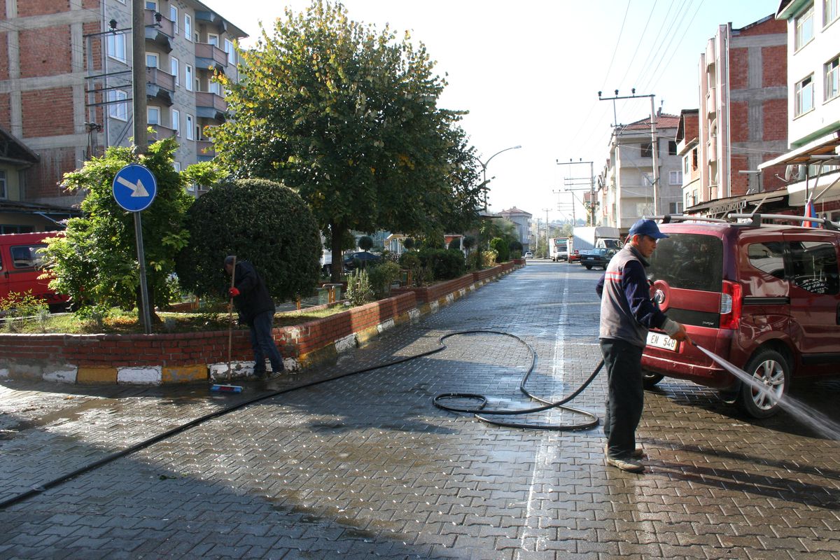 Çaydeğirmeni Belediyesinden Bahar Temizligi