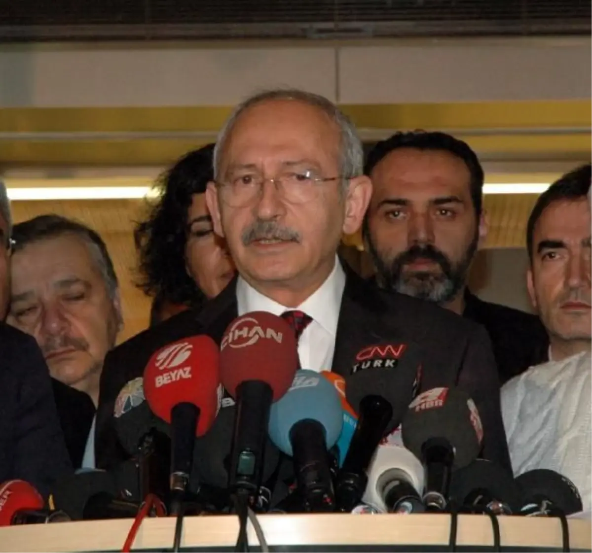 CHP Genel Başkanı Kılıçdaroğlu, Zülfü Livaneli'ye Başsağlığı Diledi