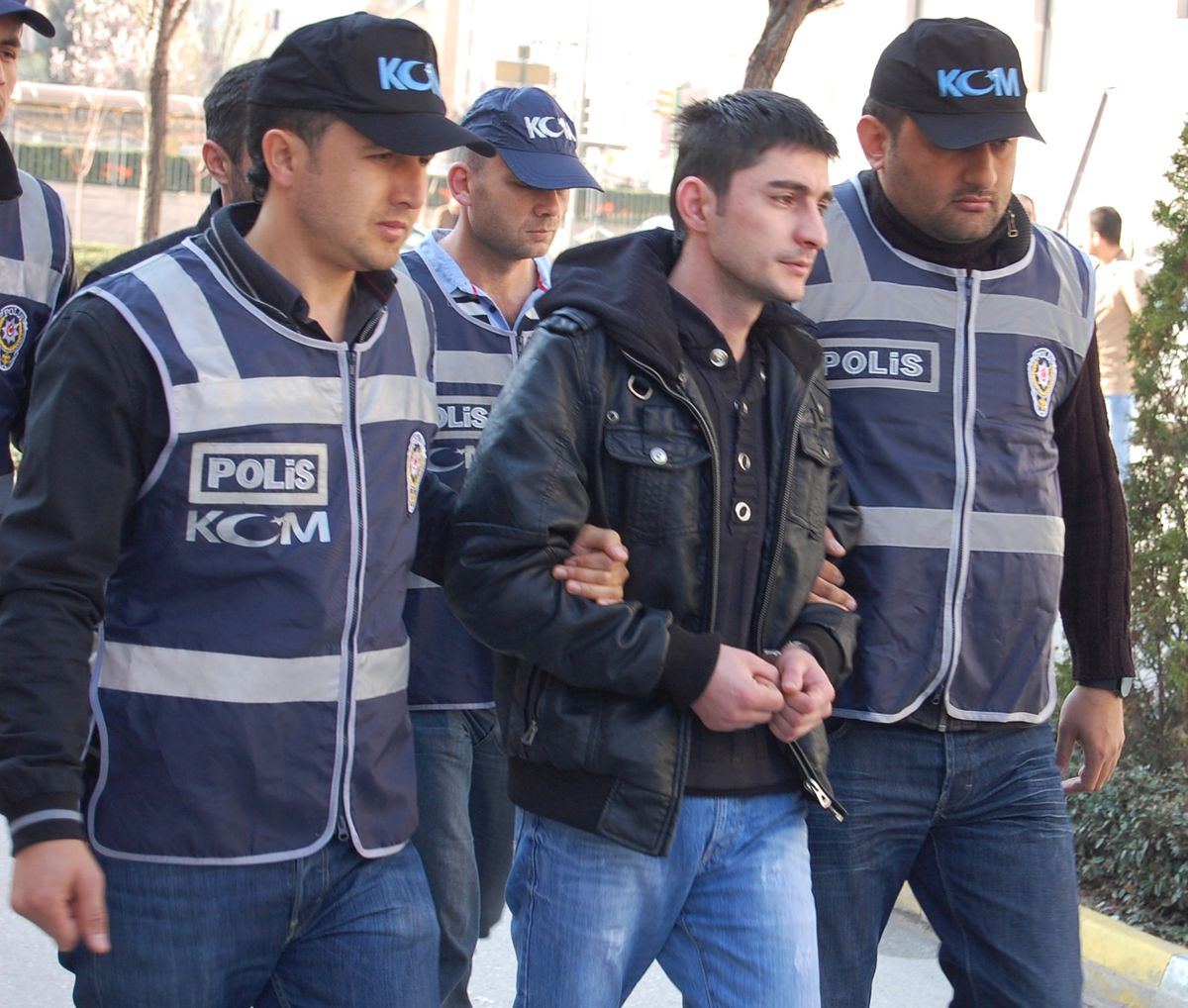 Öğrencileri Zehirleyen Çete Çökertildi