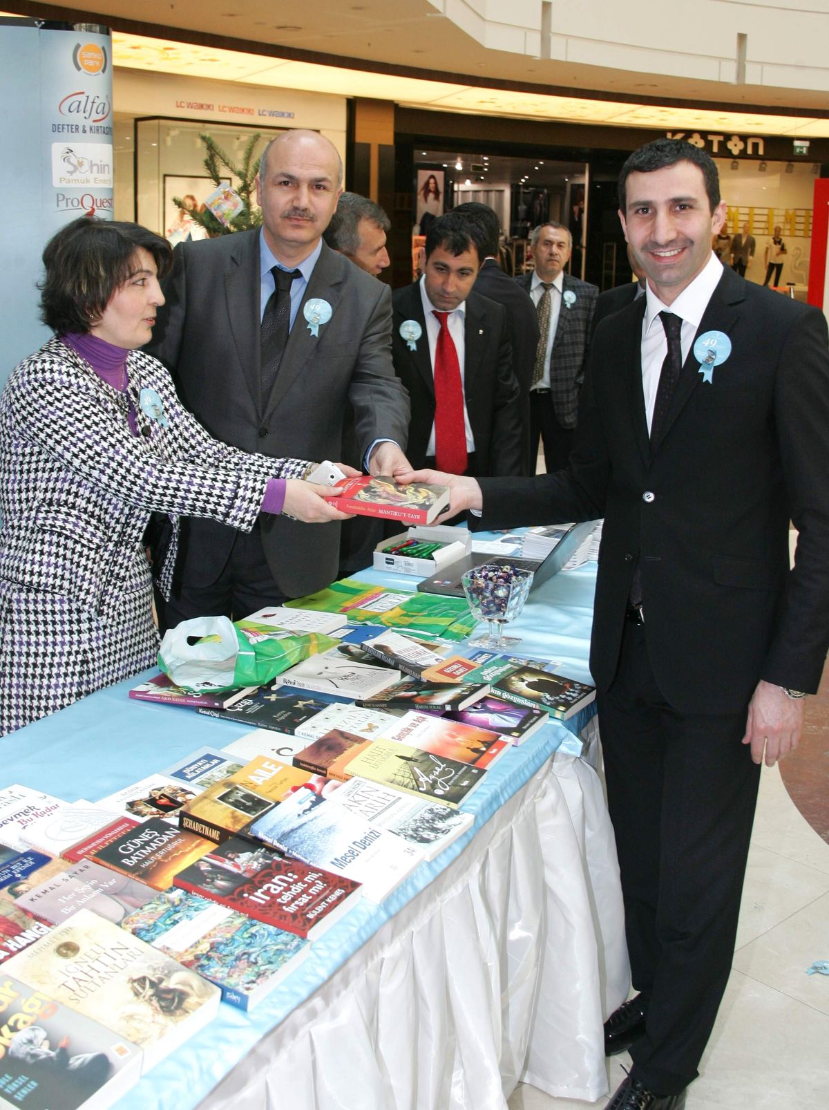 Gaziantep\'te Okuma Alışkanlığı İçin Kitap Dağıtıldı