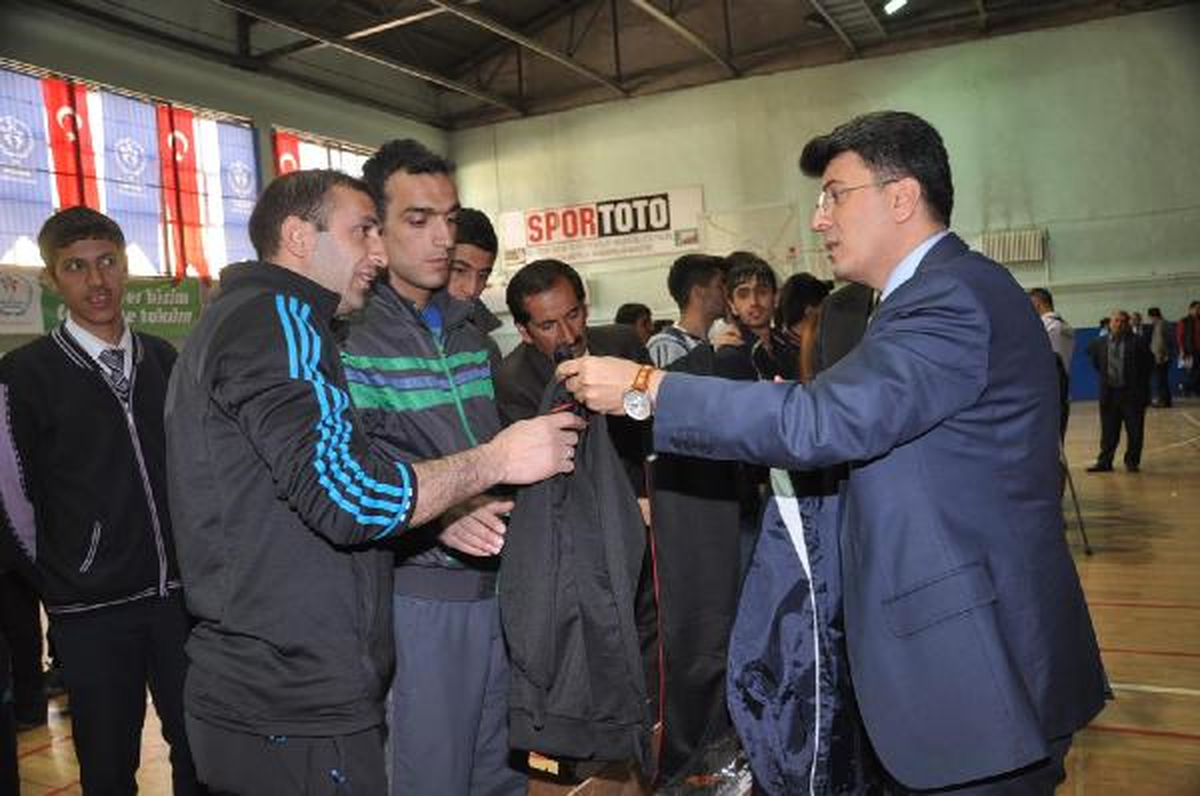 Hakkari Valiliği\'nden Spora Destek