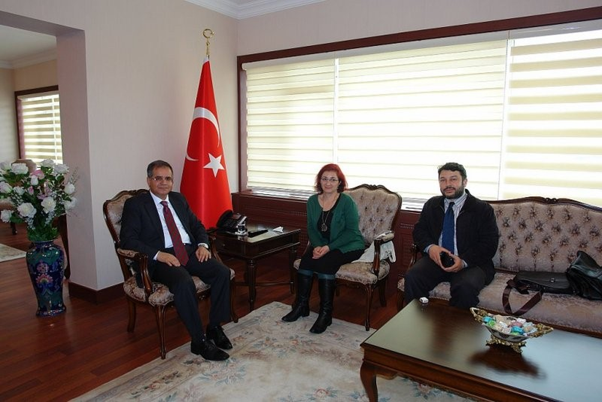 İzmir Mültecilerle Dayanışma Derneği\'nden Vali Tapsız\'a Ziyaret