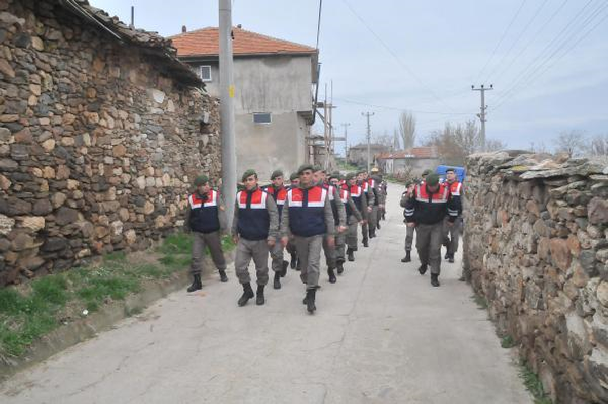 Jandarma Vehpi Köybaşı\'nı Arıyor