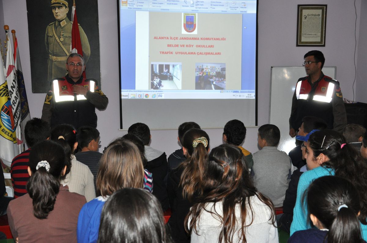 Jandarmadan Öğrencilere Trafik Dersi
