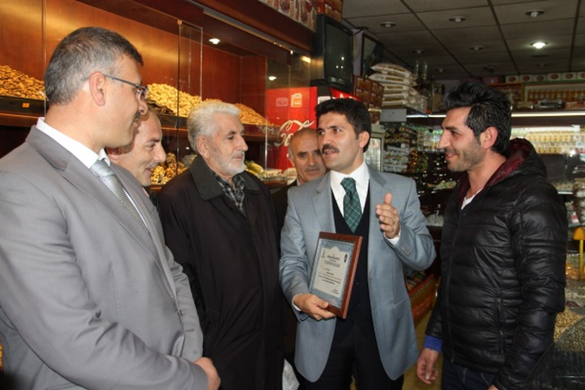 Erzincan\'da Esnafa Teşekkür Belgesi Verildi