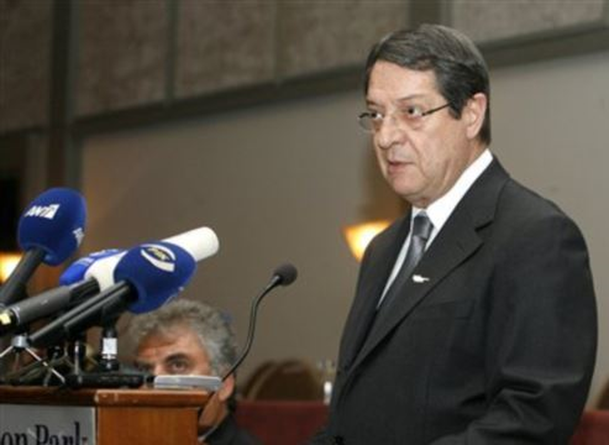 Kıbrıs Rum Yönetimi Başkanı Anastasiadis, Ülkesinin Euro\'dan Çıkmayacağını Açıkladı