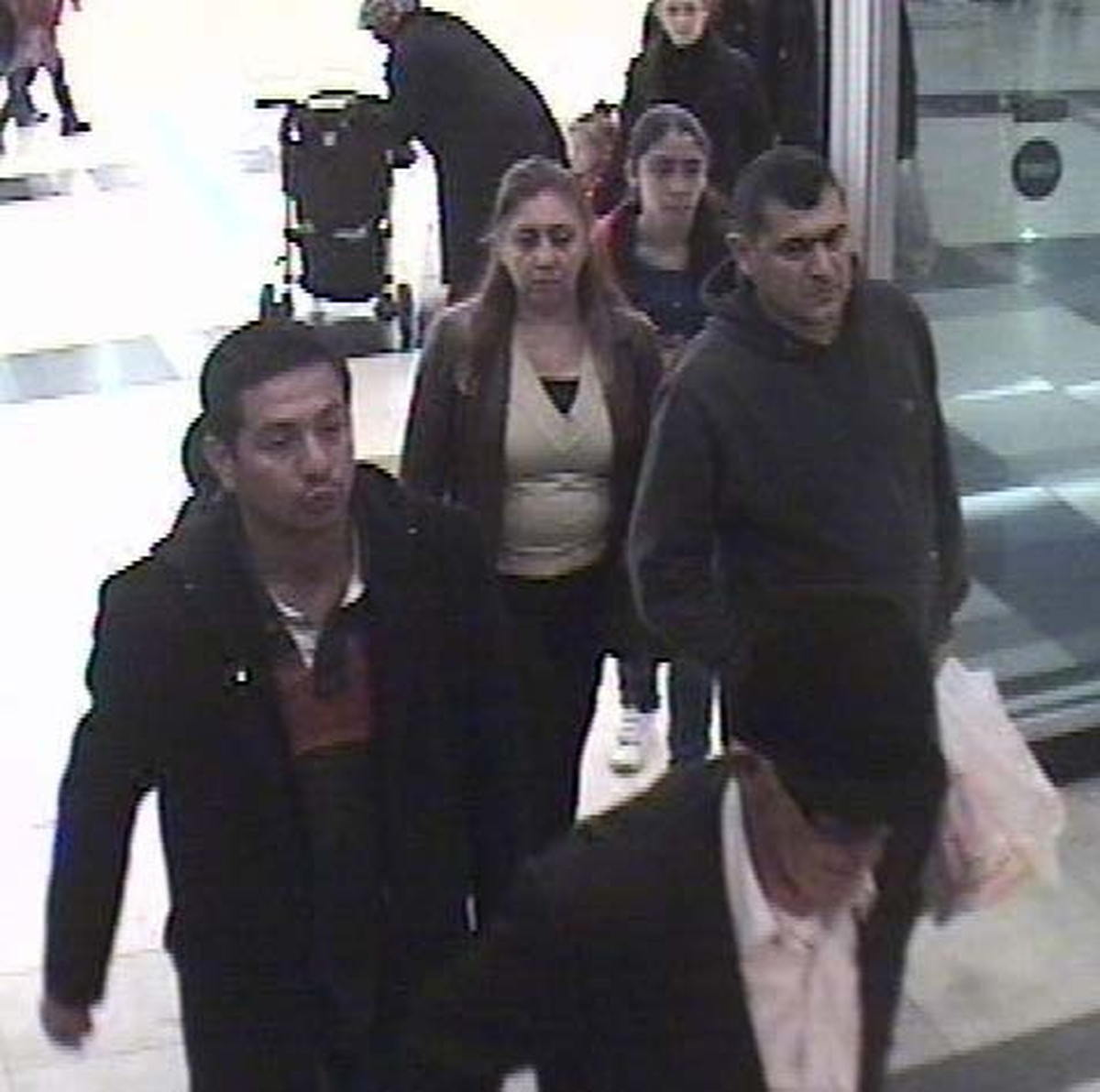 Kolombiya ve Guetemala\'dan Gelip, İzmir\'de Kuryeyi Soydular