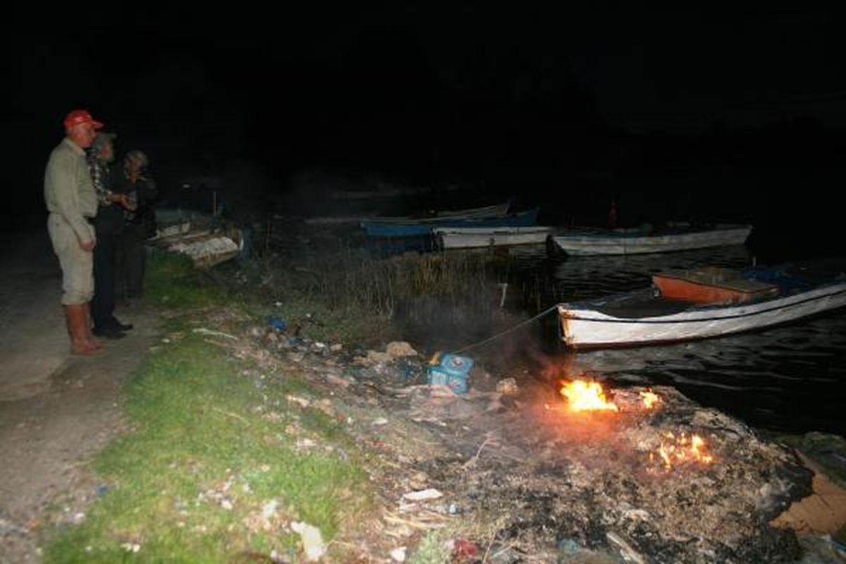 Kullanımı Yasak Balık Ağı Yakılarak İmha Edildi