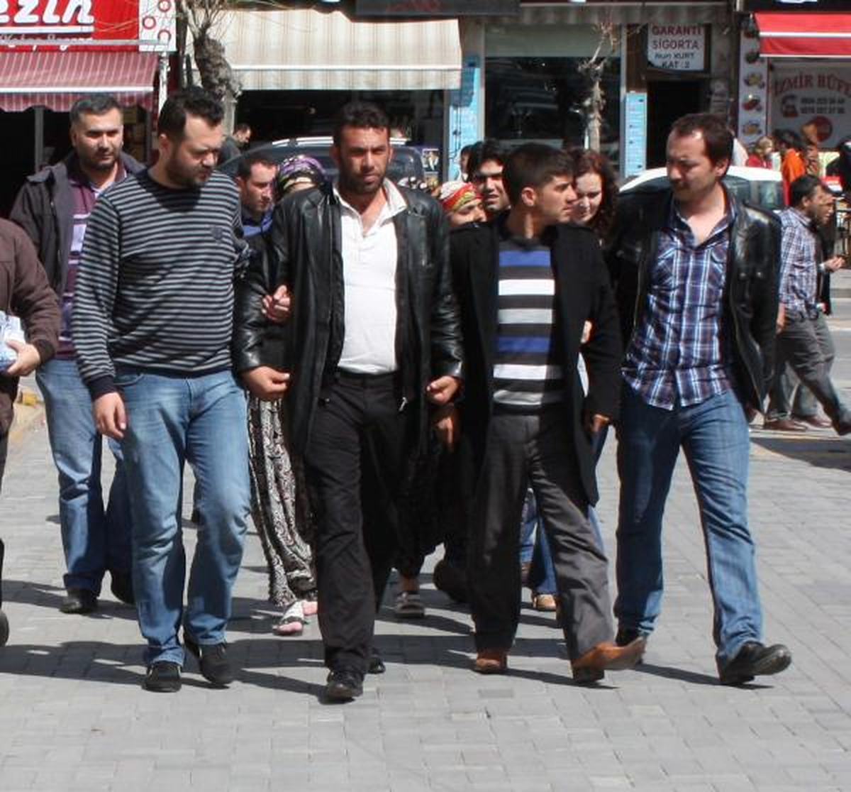 Minibüste 47 Kilo Esrar, 4 Gözaltı