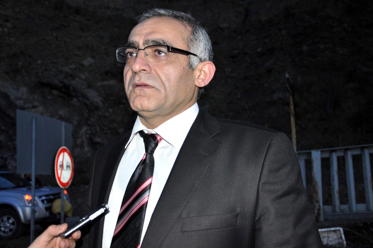 Otomobil Uçuruma Yuvarlandı: 4 Yaralı