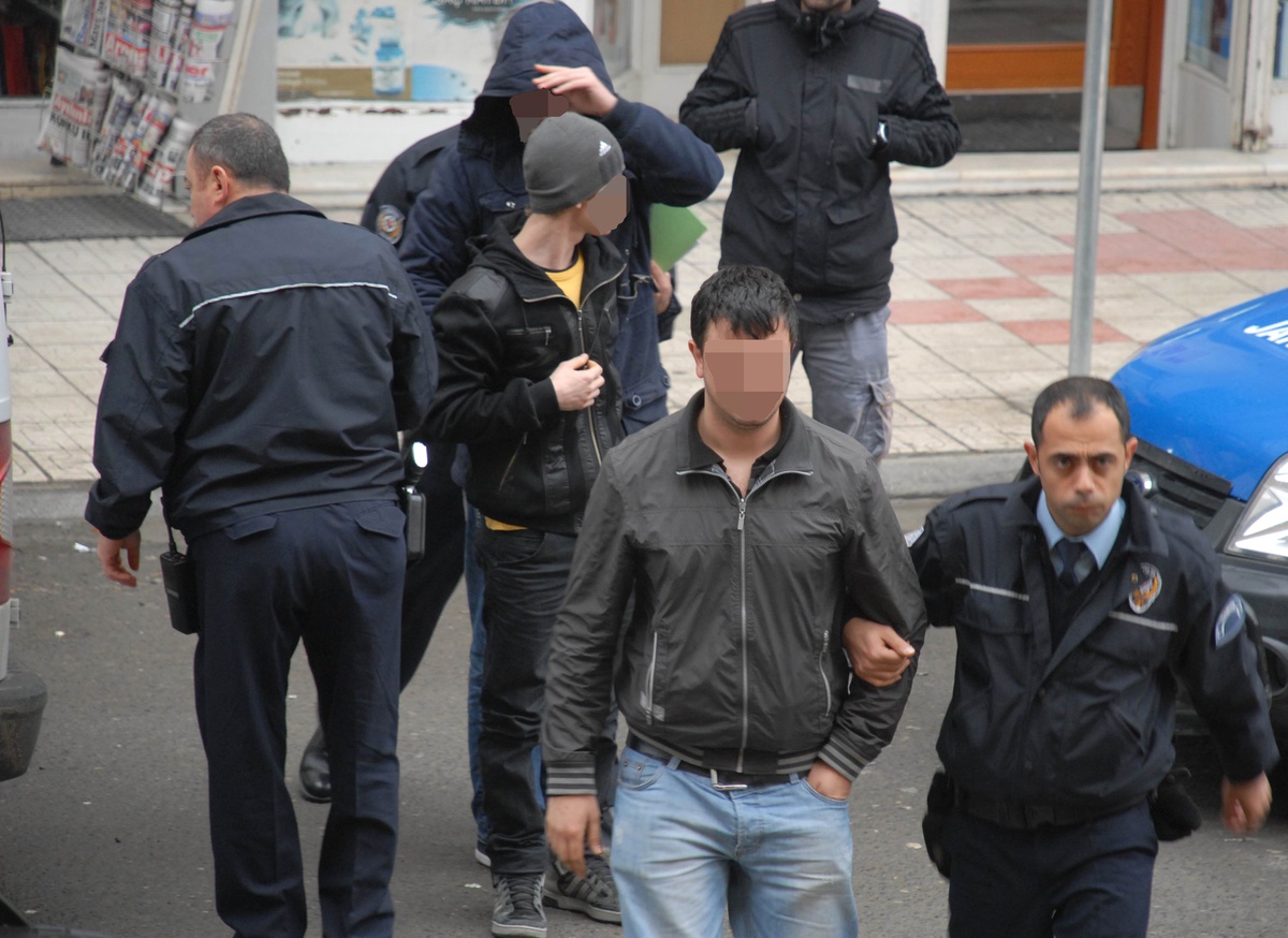 Otomobilden Hırsızlık Zanlısı 3 Kişi Yaralandı