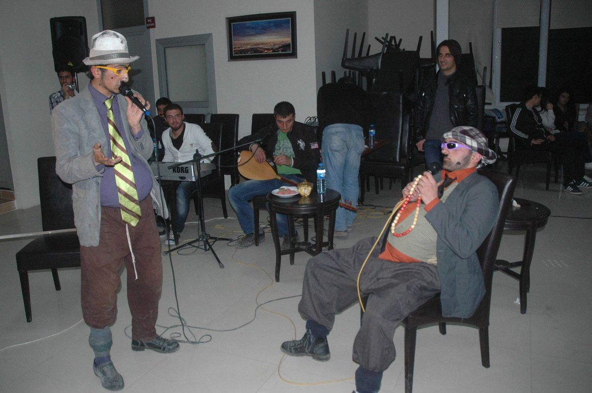 (Özel Haber) Hakkari\'de Barış Halayları Çekildi