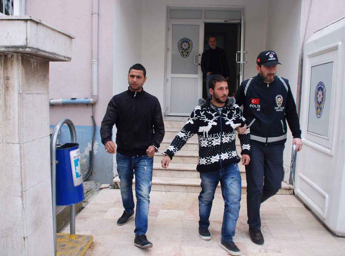 Polise Taş Atan Şahıslar Gözaltına Alındı