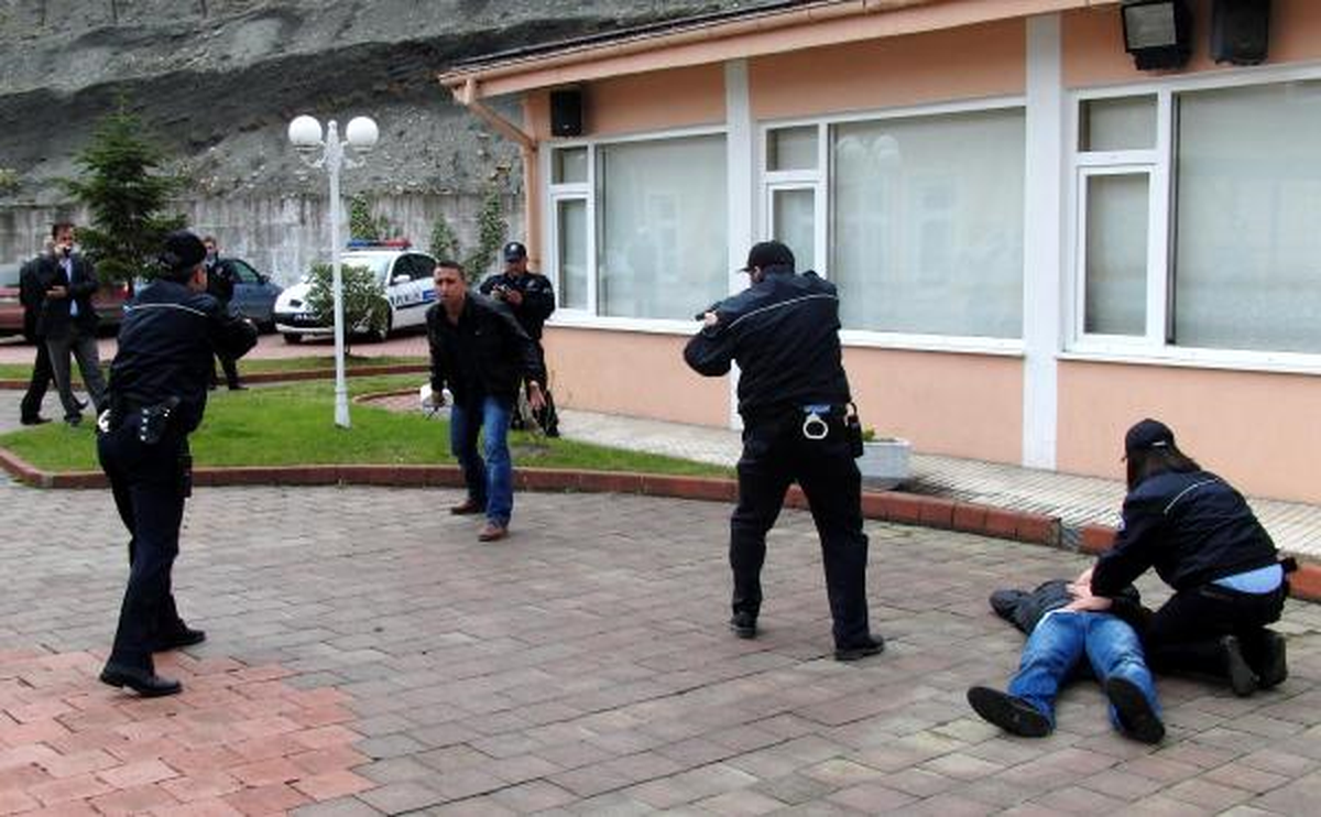 Polislere Müdahale Eğitimi